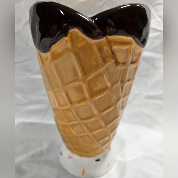 Waffle Ice Cream Cone Ceramic Cup EUC - Picture 2 of 5